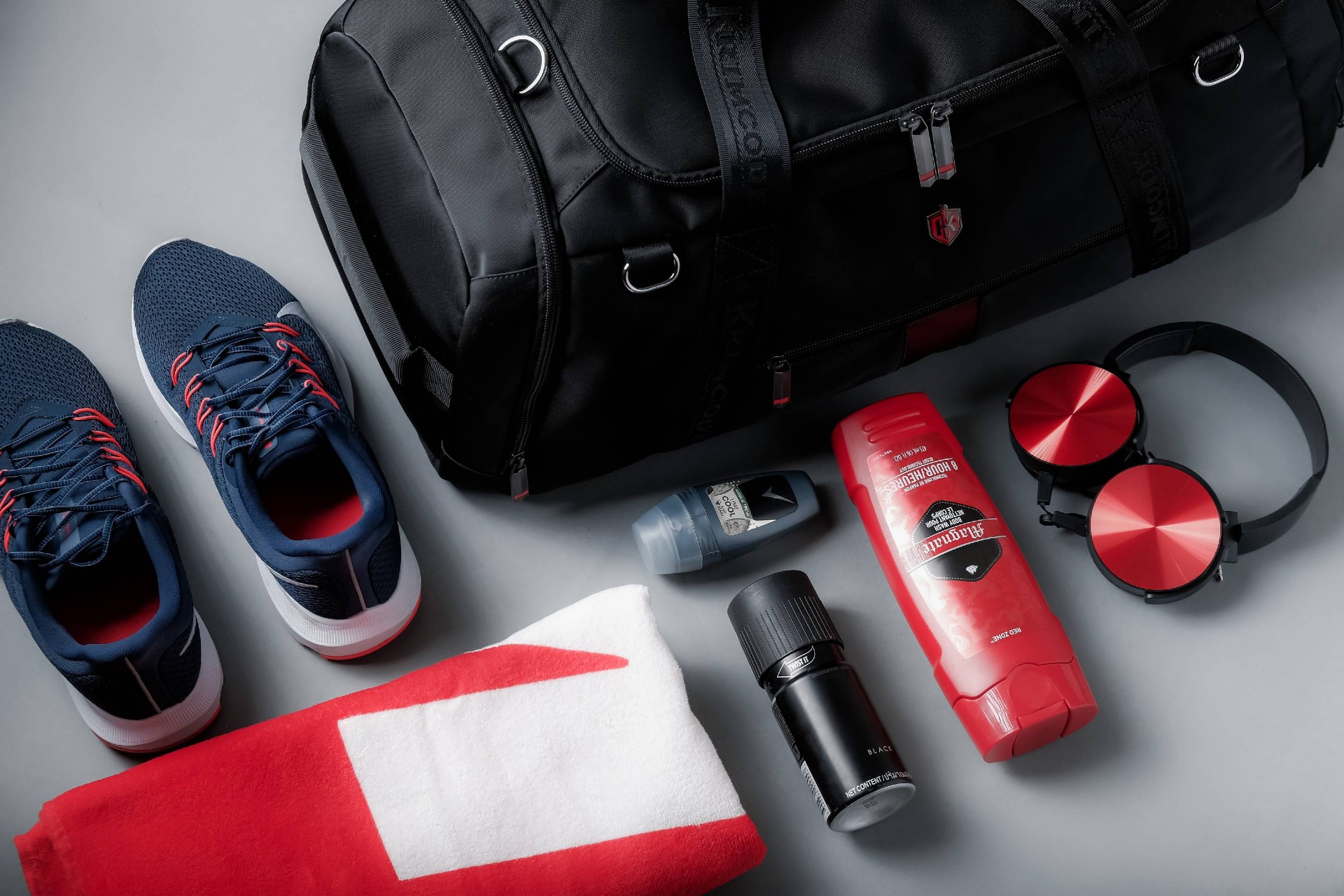 9 Essentials Gym Bag Items to Pack Up Easily! - The Fitness Aussie